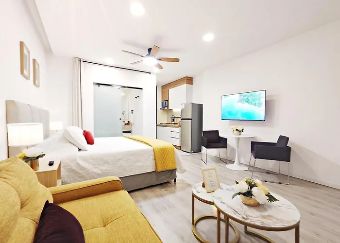 Apartment Conchita 1 Maiahome Chic Condesa King Bed